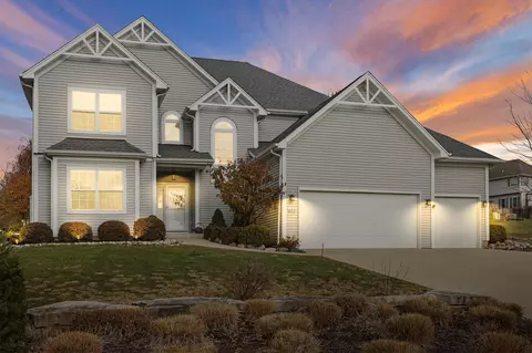 699 Stone Rdg, Lake Geneva, WI 53147