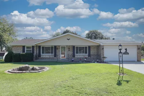 15035 W Kingsway, New Berlin, WI 53151