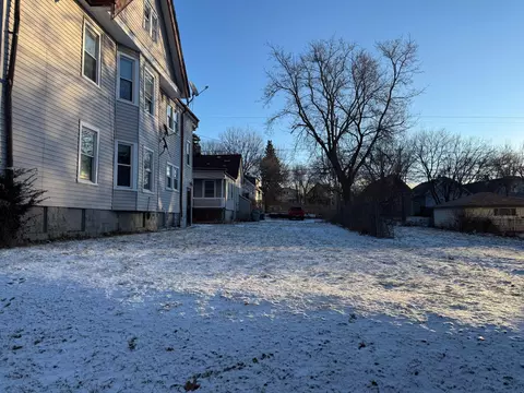 3336 N 11th, Milwaukee, WI 53206