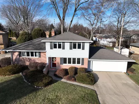 1704 Oak, South Milwaukee, WI 53172