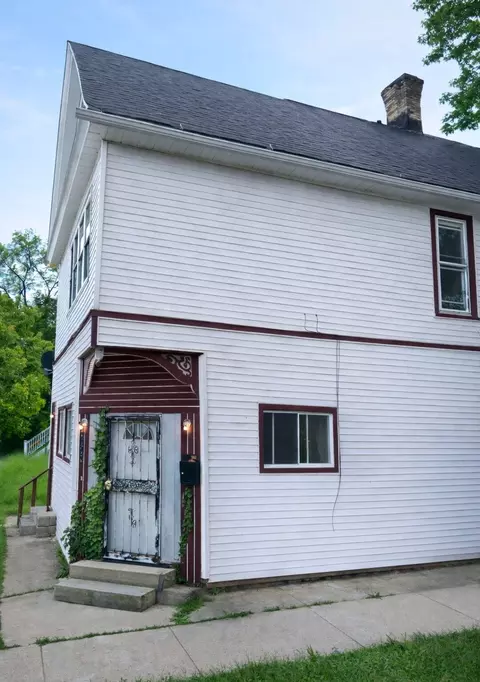 2477 N 6th, Milwaukee, WI 53212