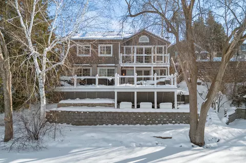 5523 Peninsula, West Bend, WI 53095