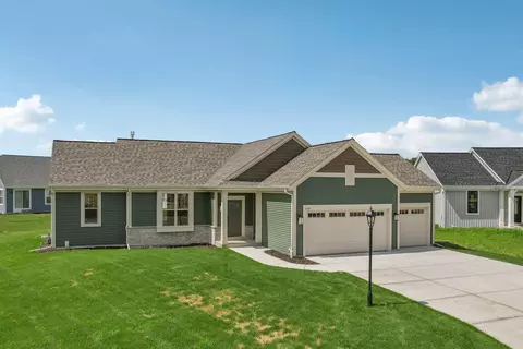 2707 Mapleton, East Troy, WI 53120