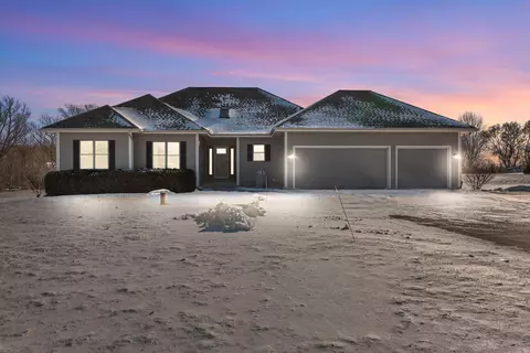 n5372 Loraine Drive, Fredonia, WI 53021