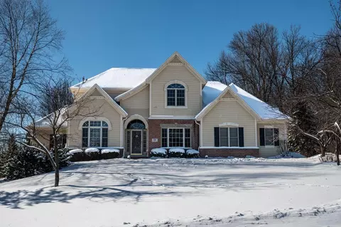 631 Stepping Stone, Pewaukee, WI 53072