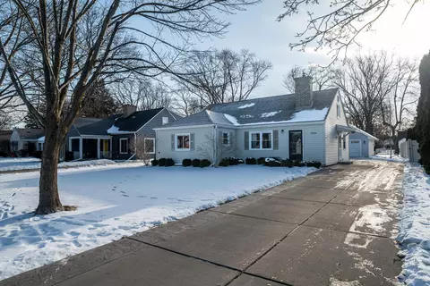 7506 N Crossway, Fox Point, WI 53217