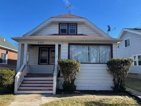 602 S Oak Park, Milwaukee, WI 53214