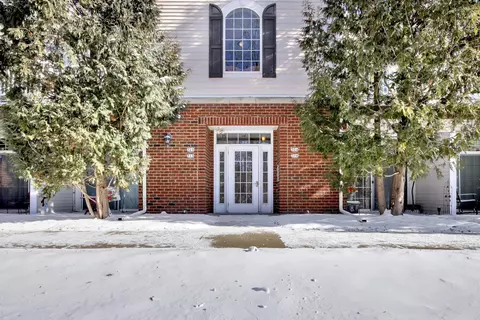 2030 Rainbow Lk #323, West Bend, WI 53090