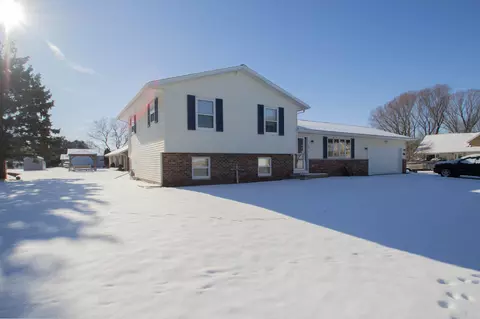 305 W Leonard, Watertown, WI 53098