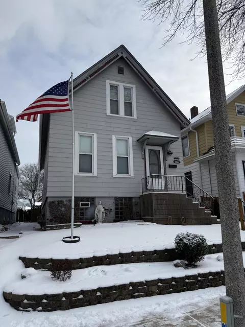 3022 S California, Milwaukee, WI 53207