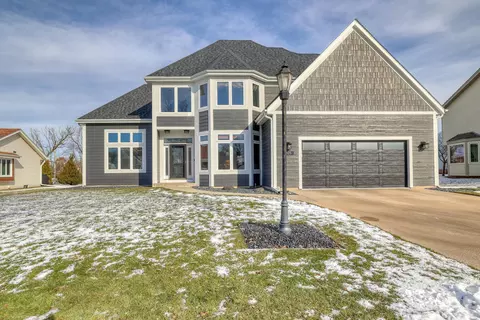 1125 Carlee Ann, Pewaukee, WI 53072