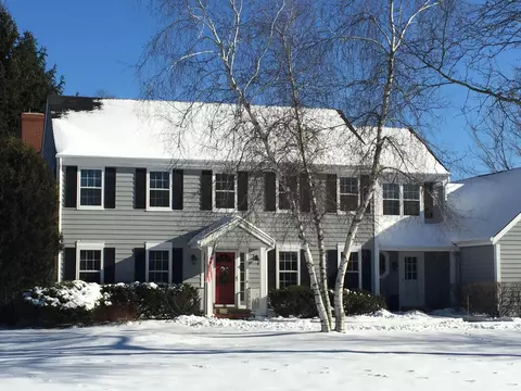 762 N Forest Rdg, Summit, WI 53066