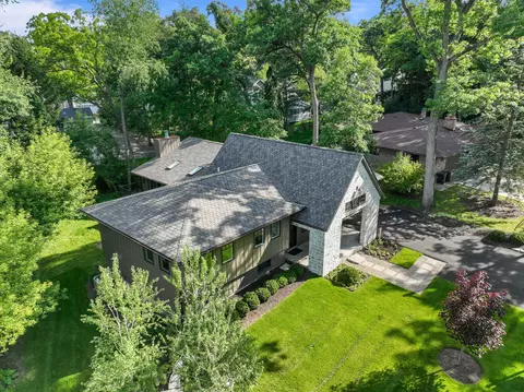 853 Sauganash, Fontana, WI 53125