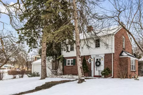 9725 W Hope, Wauwatosa, WI 53222