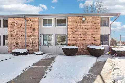 1524 Big Bnd #J, Waukesha, WI 53189