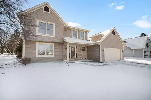 417 Deer Rdg, West Bend, WI 53095