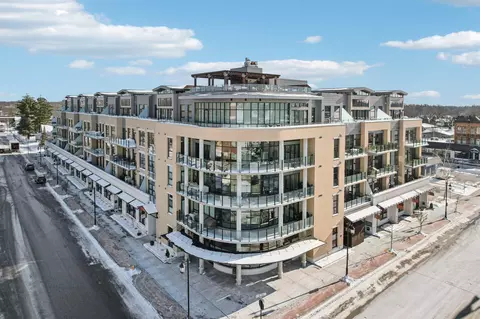 215 E Pleasant #307, Oconomowoc, WI 53066