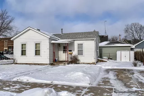476 8th, Winona, MN 55987