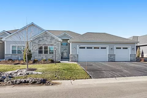 7916 E Stone Rdg, Lannon, WI 53046