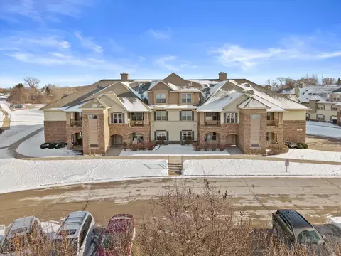 2955 W Drexel #409, Franklin, WI 53132