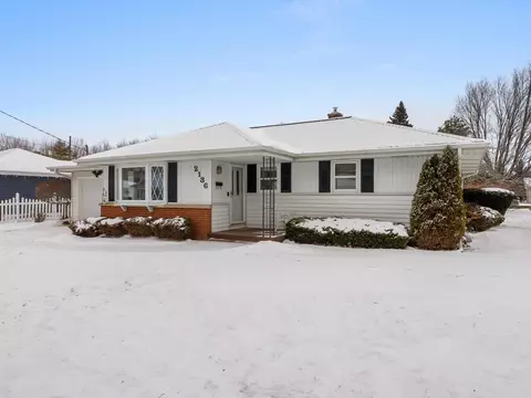 2136 Richmond, Manitowoc, WI 54220