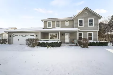 683 Fox Run, Saukville, WI 53080