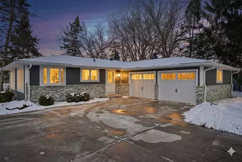 293 Meadowside, Pewaukee, WI 53072