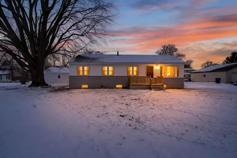 992 Home, Fox Crossing, WI 54952