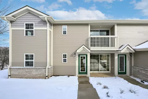 2744 Hidden #72, Saint Francis, WI 53235