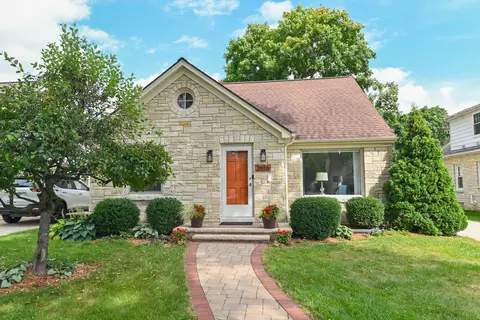 2616 N 85th, Wauwatosa, WI 53226