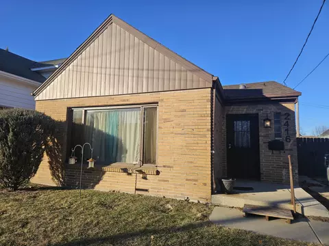 2416 Lawn, Racine, WI 53404