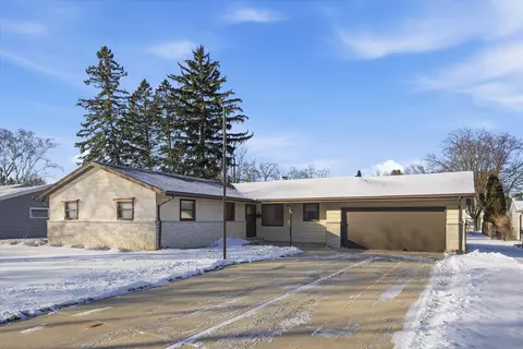 w64n393 Madison, Cedarburg, WI 53012
