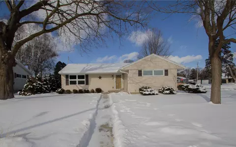 26 Park Vw, Watertown, WI 53094