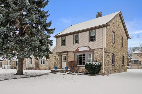 862 S 77th, West Allis, WI 53214