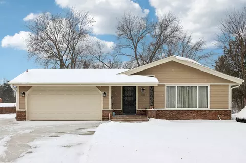 901 Anton, Hartland, WI 53029
