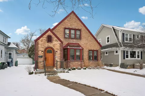 1910 E Newton, Shorewood, WI 53211