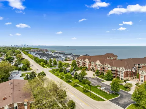 4100 S S Lk #107, Saint Francis, WI 53235