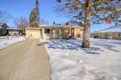 1016 W Glenn, Waukesha, WI 53188