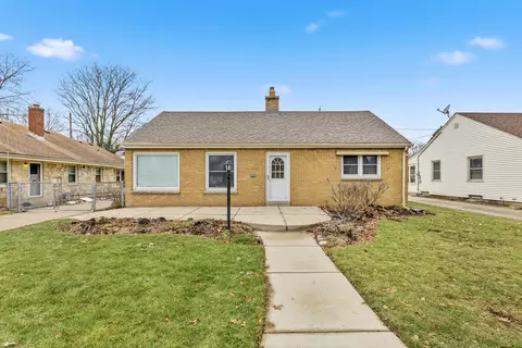 2467 S 82nd, West Allis, WI 53219