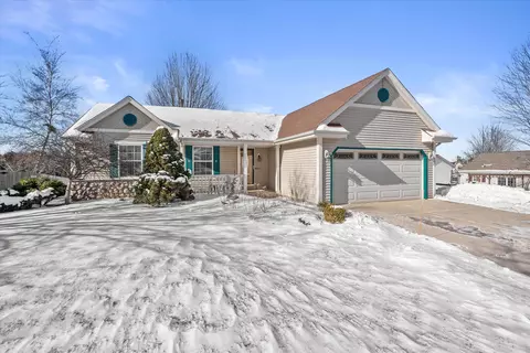 2607 Fox Riv, Waukesha, WI 53189
