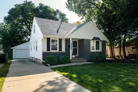516 N Pleasant Vw, Wauwatosa, WI 53226