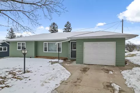 829 S S Hl, Fountain City, WI 54629