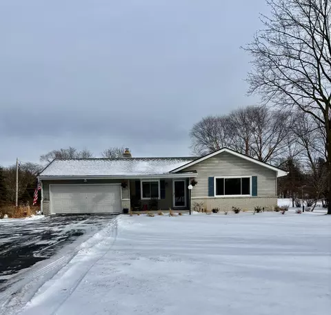 11284 N Lake Shr, Mequon, WI 53092