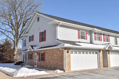326 Kettle Moraine #1, Slinger, WI 53086