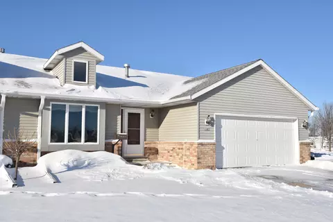 1687 Nature #24B, Hartford, WI 53027