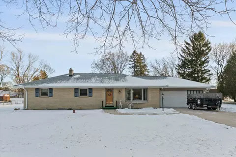 5923 Sunny, Cedarburg, WI 53024