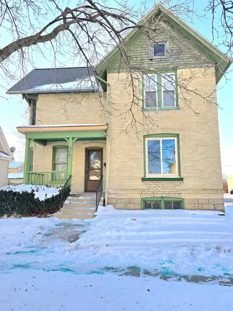210 N 8th, Watertown, WI 53094