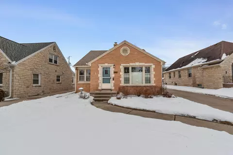 2550 N 96th, Wauwatosa, WI 53226