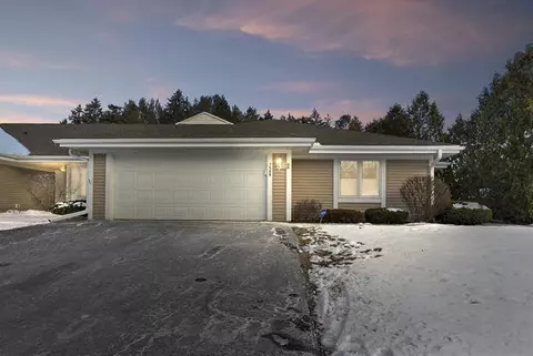 7508 W Mequon Sq #3, Mequon, WI 53092