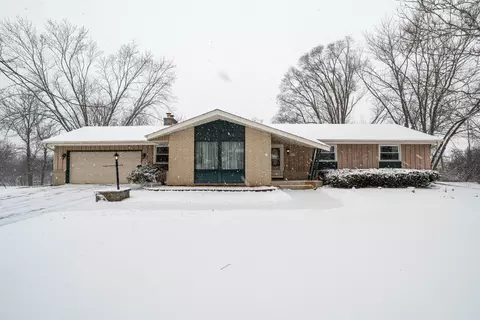 w136n8741 Esquire, Menomonee Falls, WI 53051